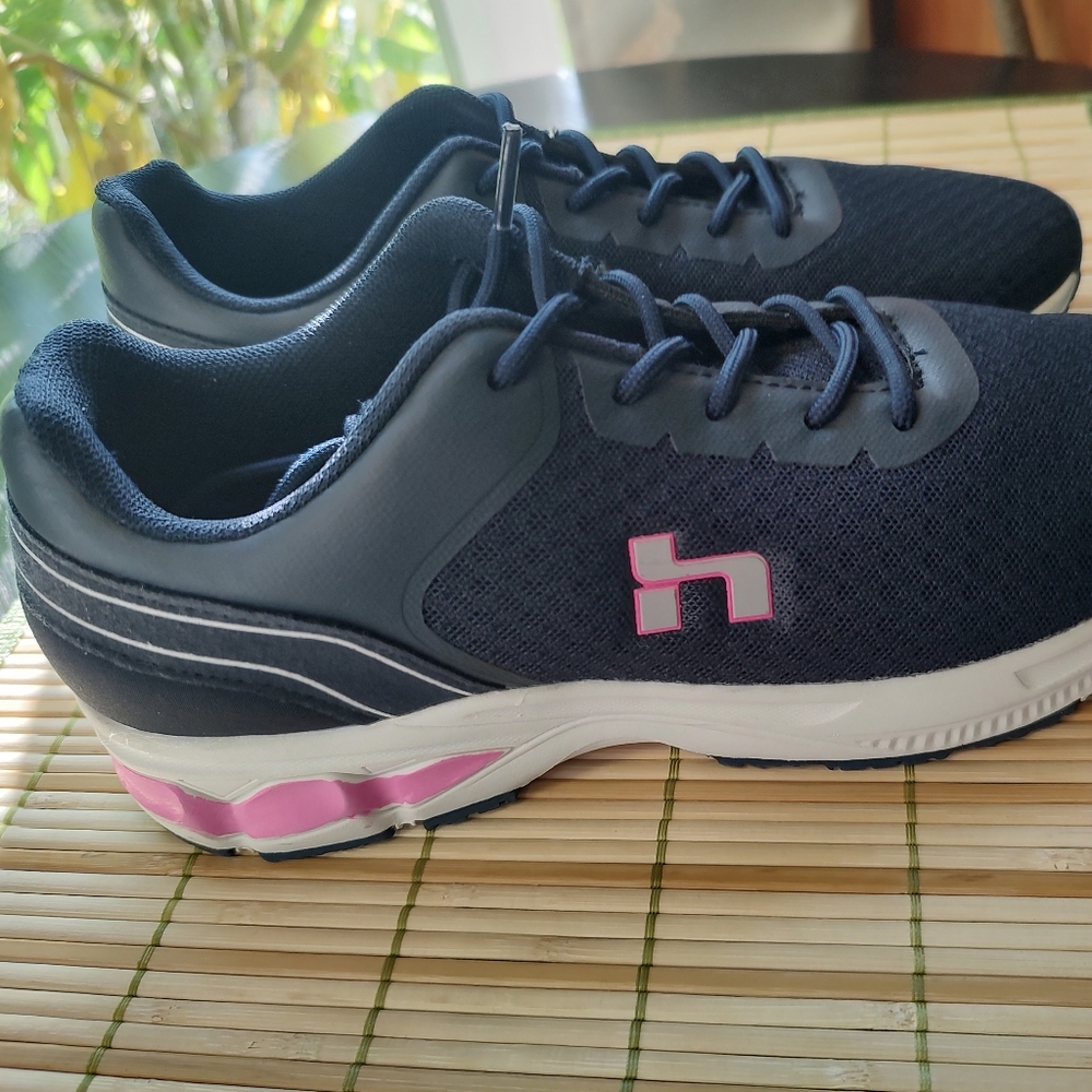 Hind athletic shoes. Navy pink trim. New. Size 7.5 - Picture 13 of 16